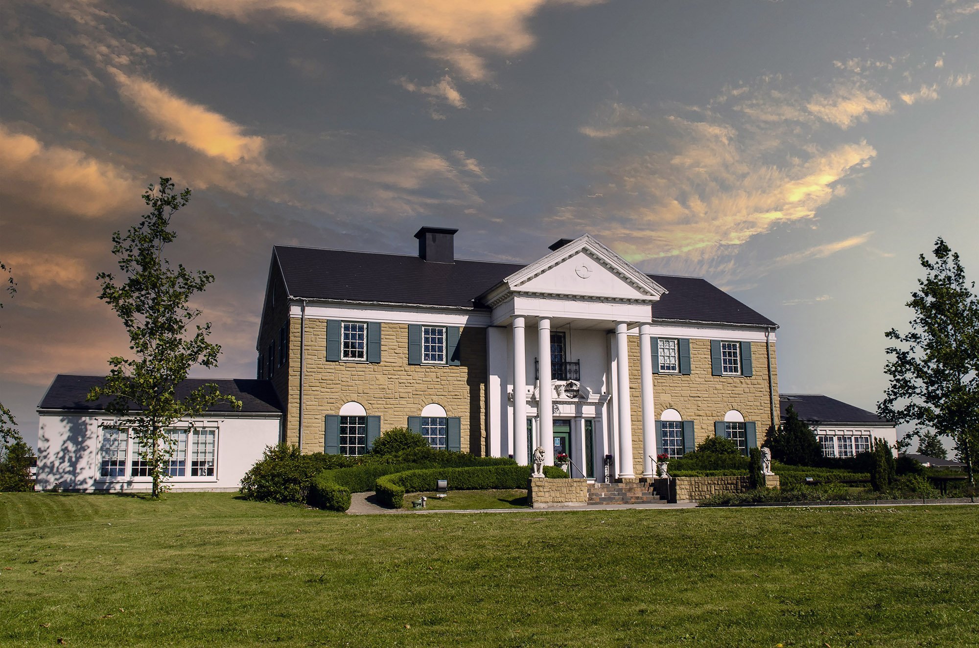 Memphis Mansion A Tribute to Elvis Presley The King of Rock'n'Roll